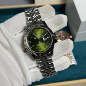 Se1ko green sunburst dial watch with fluted bezel and silver jubilee bracelet displayed on white gloved hand in watch box